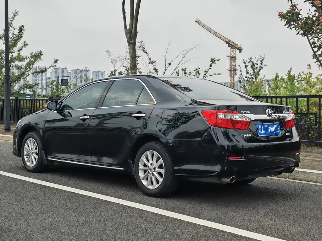 Toyota Camry — миниатюра 9