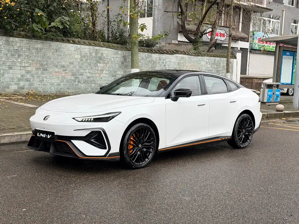 2025 Changan UNI-V - zdjęcie 1 z 10