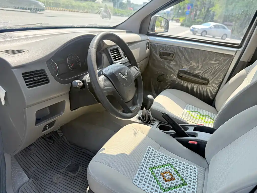 Wuling Rongguang V — миниатюра 8