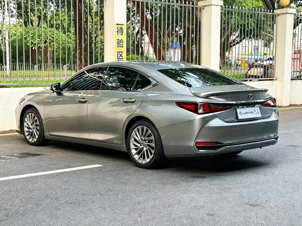 Lexus ES — миниатюра 6