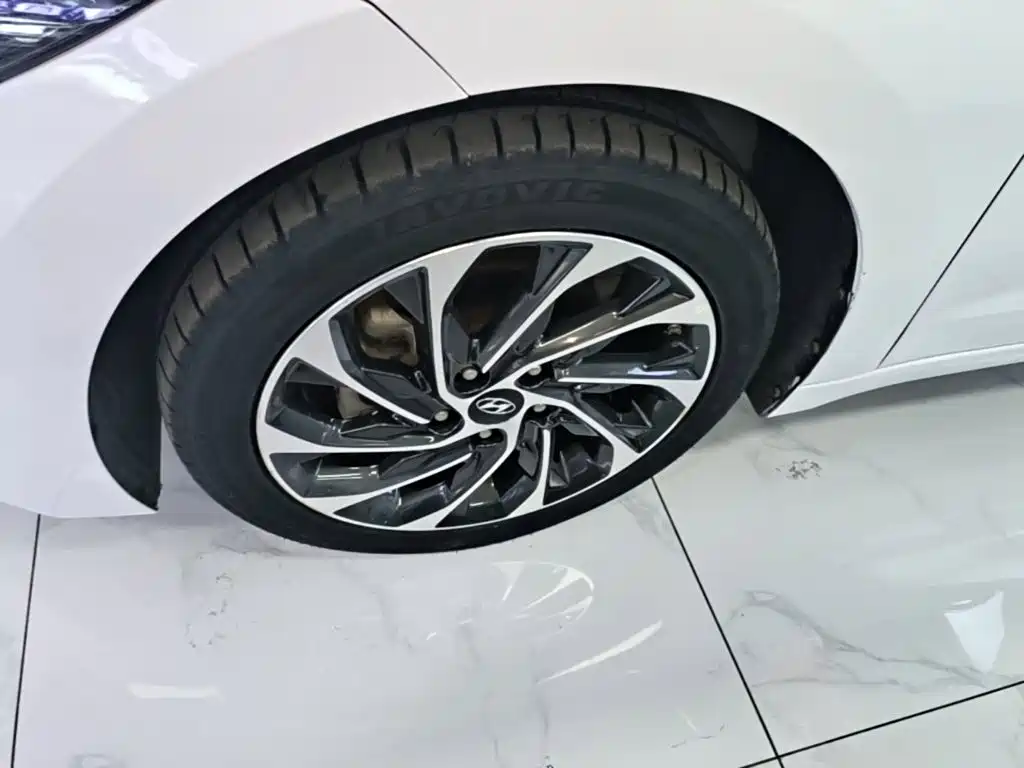 Hyundai Elantra — миниатюра 23