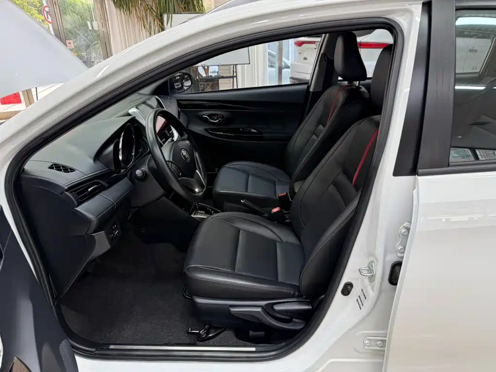 Toyota Yaris L — миниатюра 15