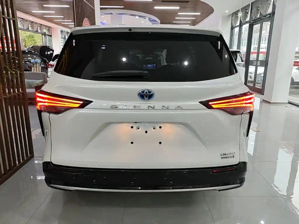 Toyota Sienna — миниатюра 6