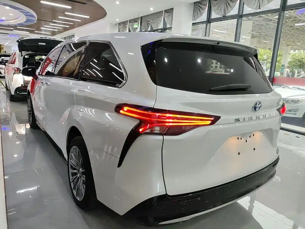 Toyota Sienna — миниатюра 5