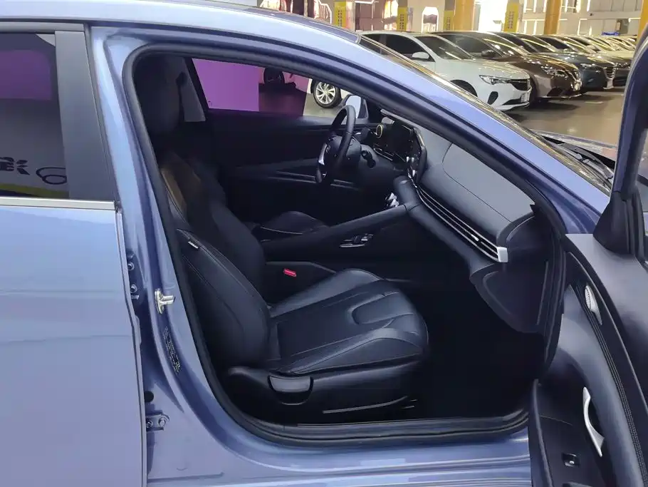 Hyundai Elantra — миниатюра 8