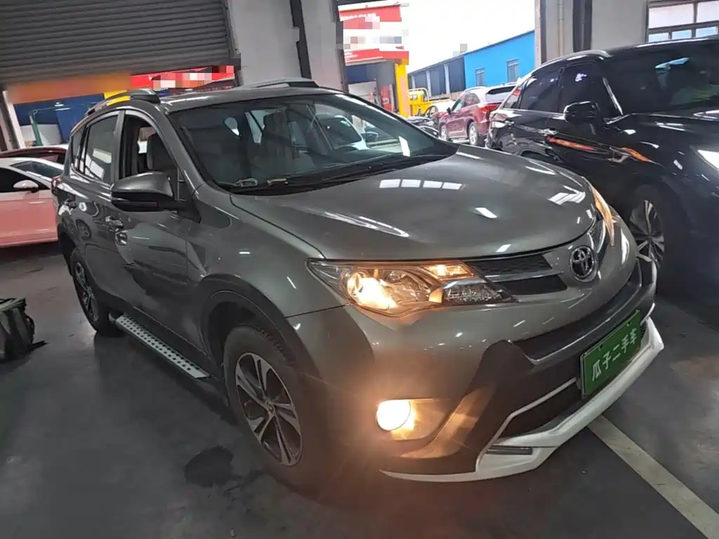 Toyota RAV4 — миниатюра 4
