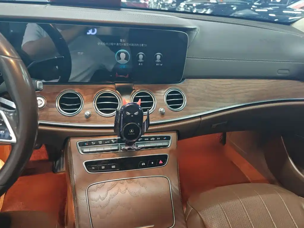 Mercedes-Benz E-Class — миниатюра 6