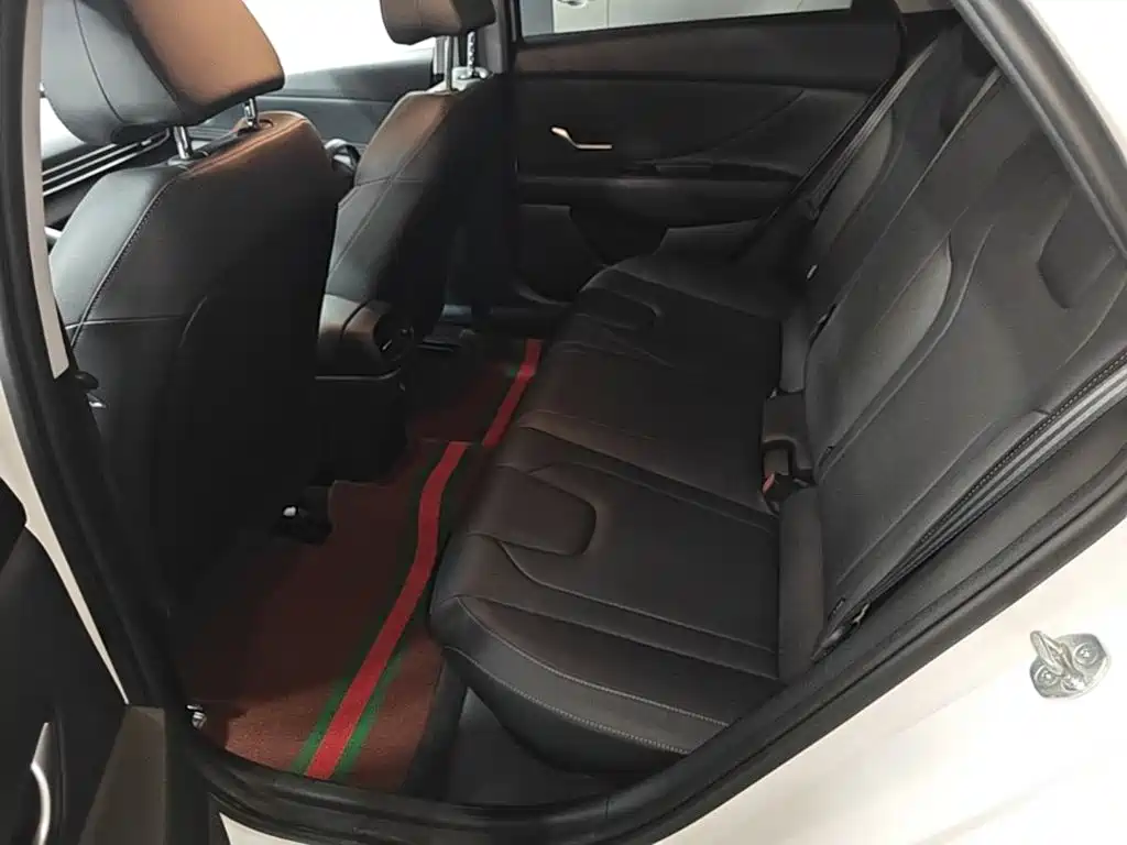 Hyundai Elantra — миниатюра 17