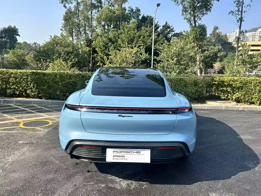 PORSCHE TAYCAN