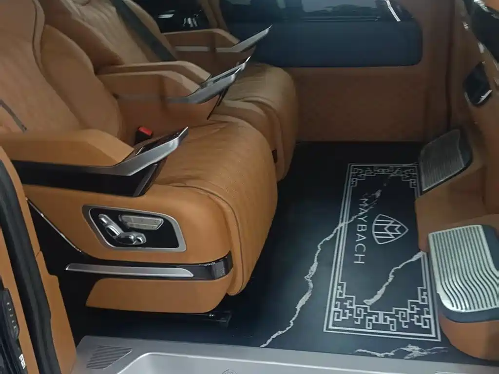 Mercedes-Benz Vito 2024 2.0T Elite 7 мест