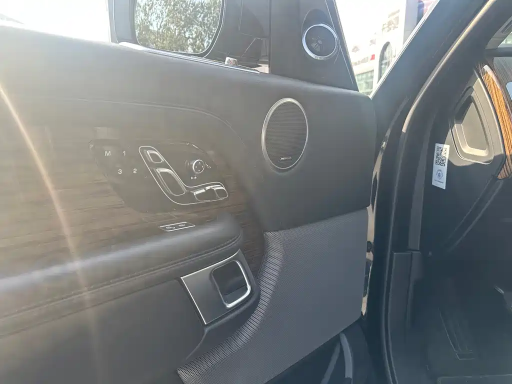 Land Rover Range Rover — миниатюра 9
