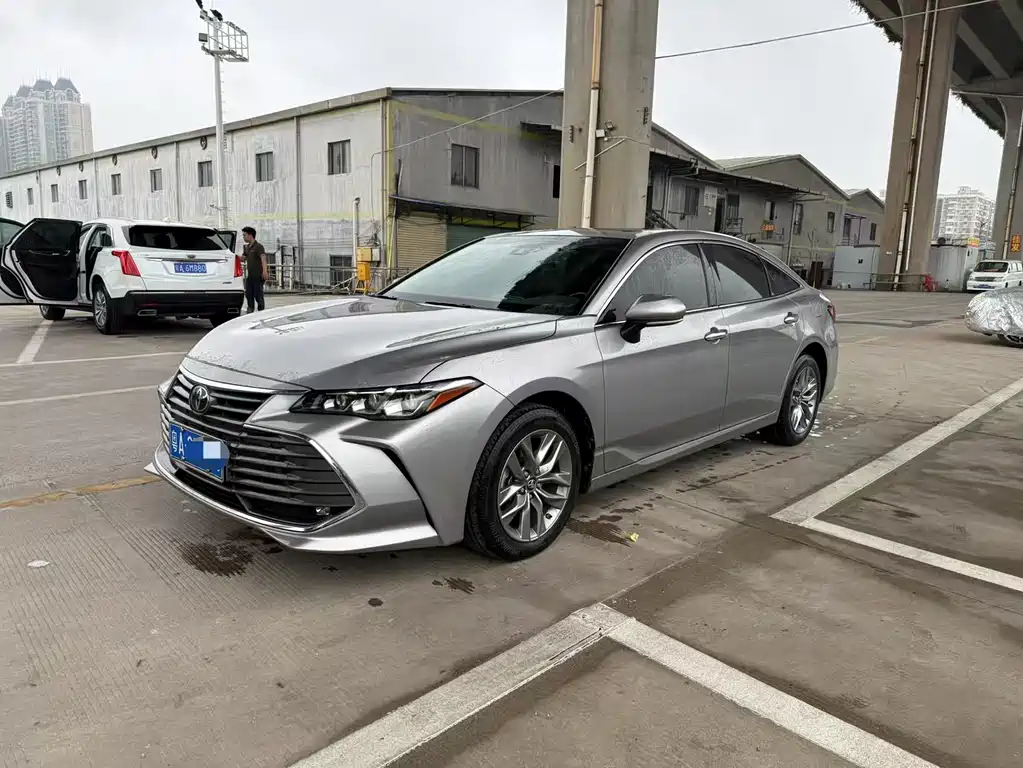 Купить Toyota Avalon
