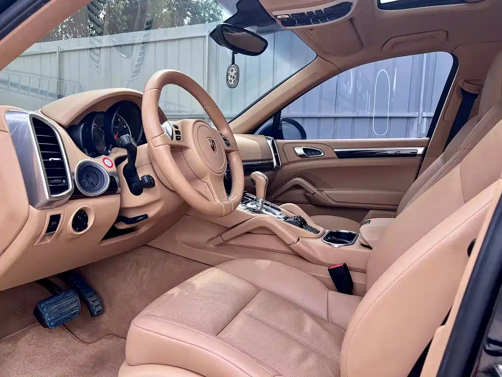Porsche Cayenne — миниатюра 9