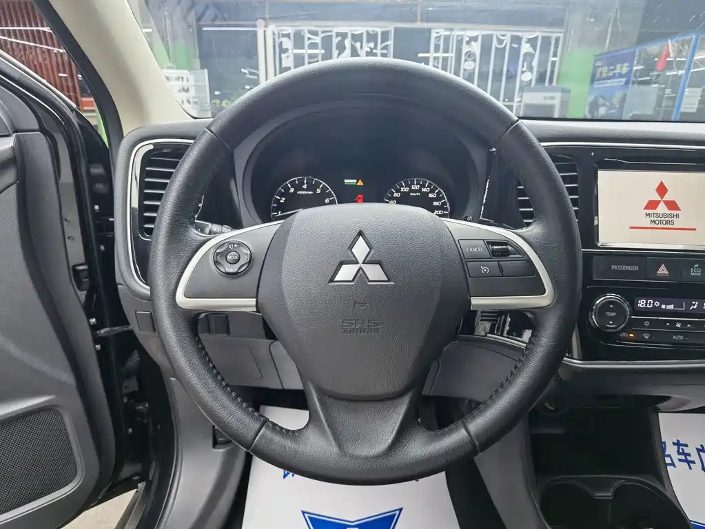Mitsubishi Outlander (Import) — миниатюра 10
