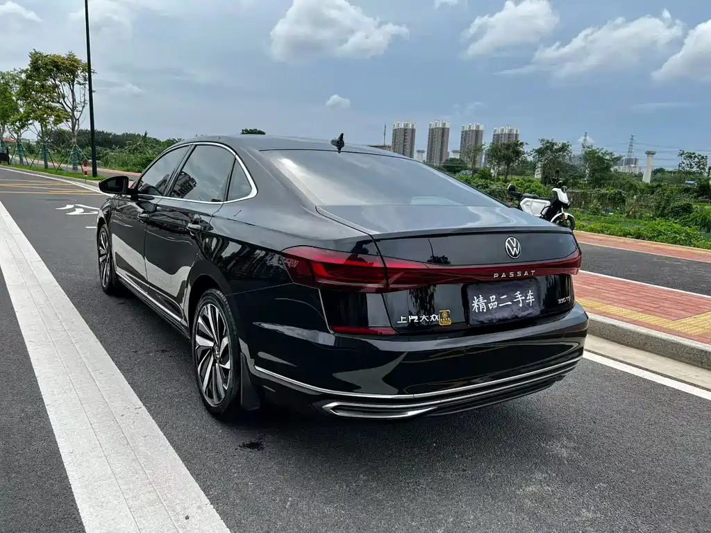 Volkswagen Passat 2023 330TSI Elite