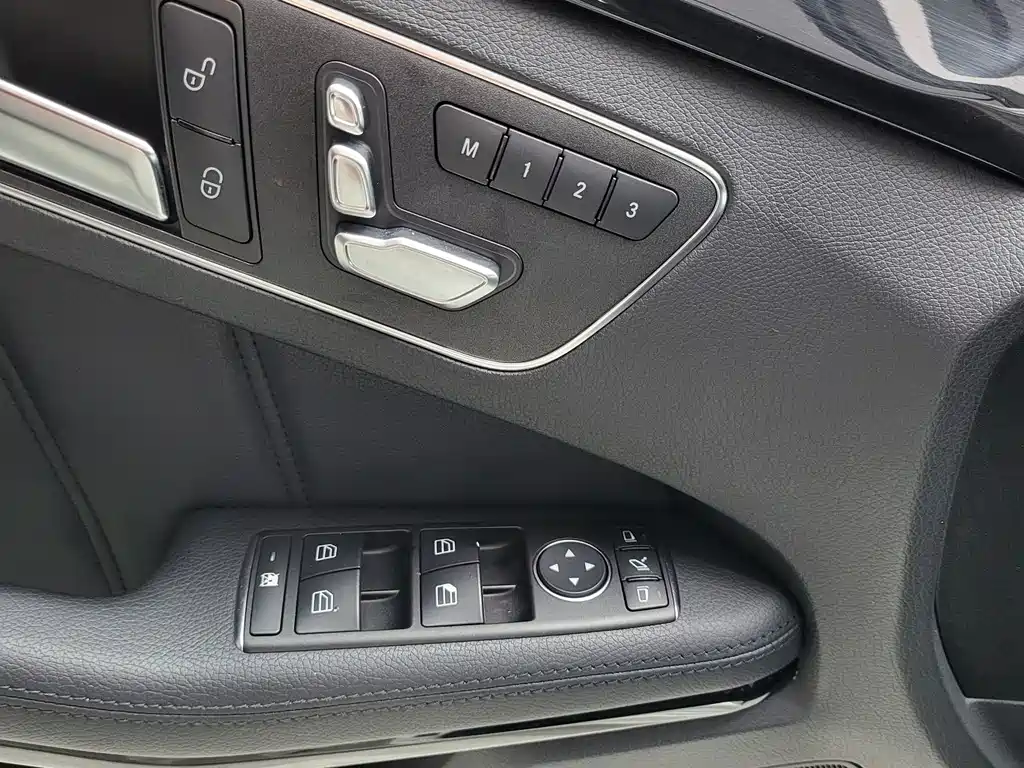 Mercedes-Benz E-Class — миниатюра 7