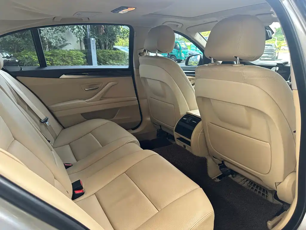 BMW 5 Series — миниатюра 11