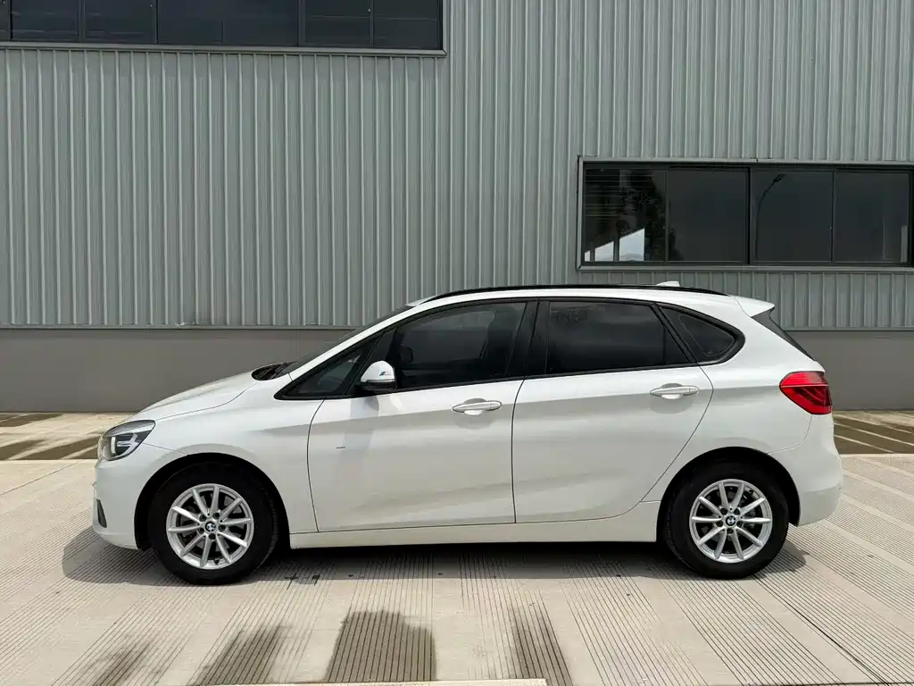 BMW 2 Series Active Tourer — миниатюра 2