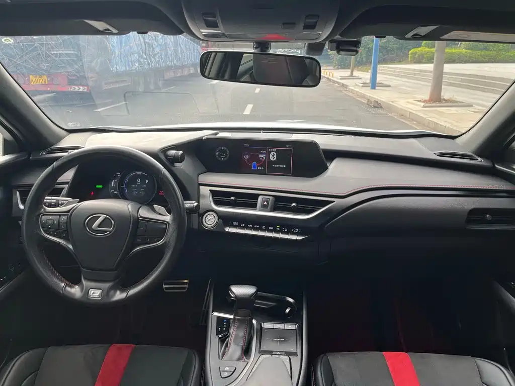 Lexus UX — фотографии объявления, Фото 29