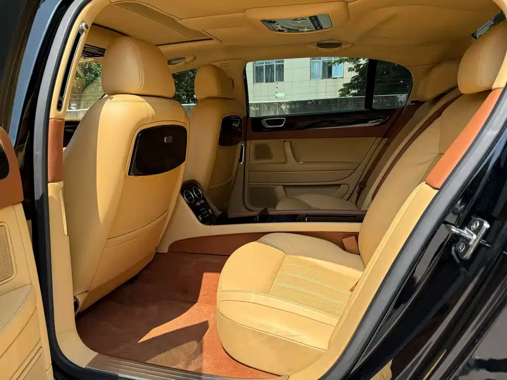 Bentley Flying Spur — миниатюра 7