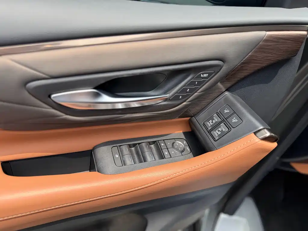 Toyota Vellfire — миниатюра 7