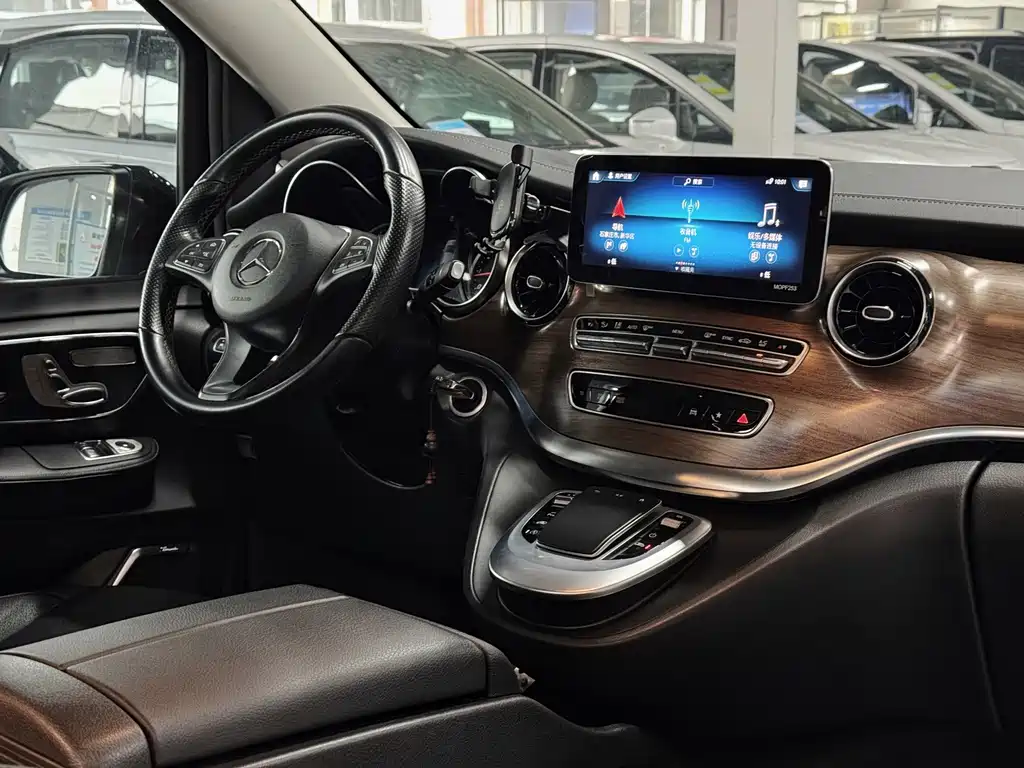 Mercedes-Benz V-Class — миниатюра 8
