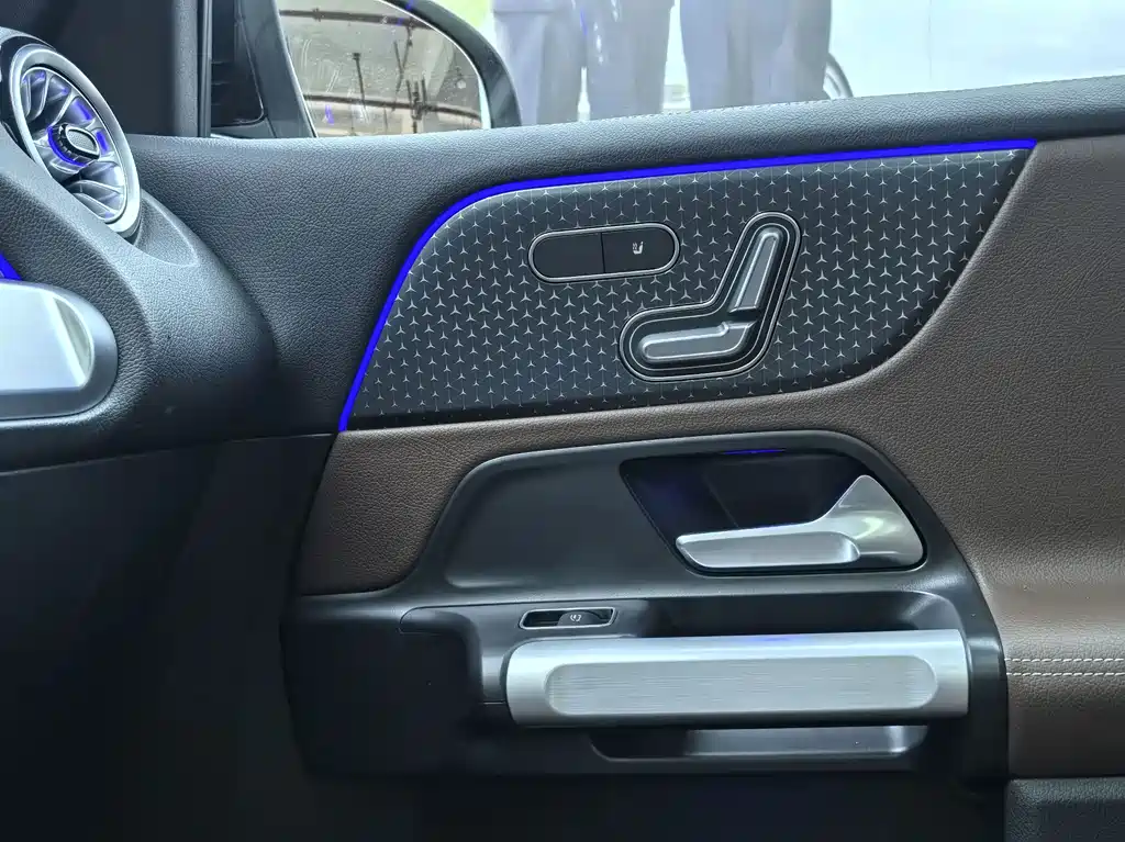 Mercedes-Benz GLB — миниатюра 36