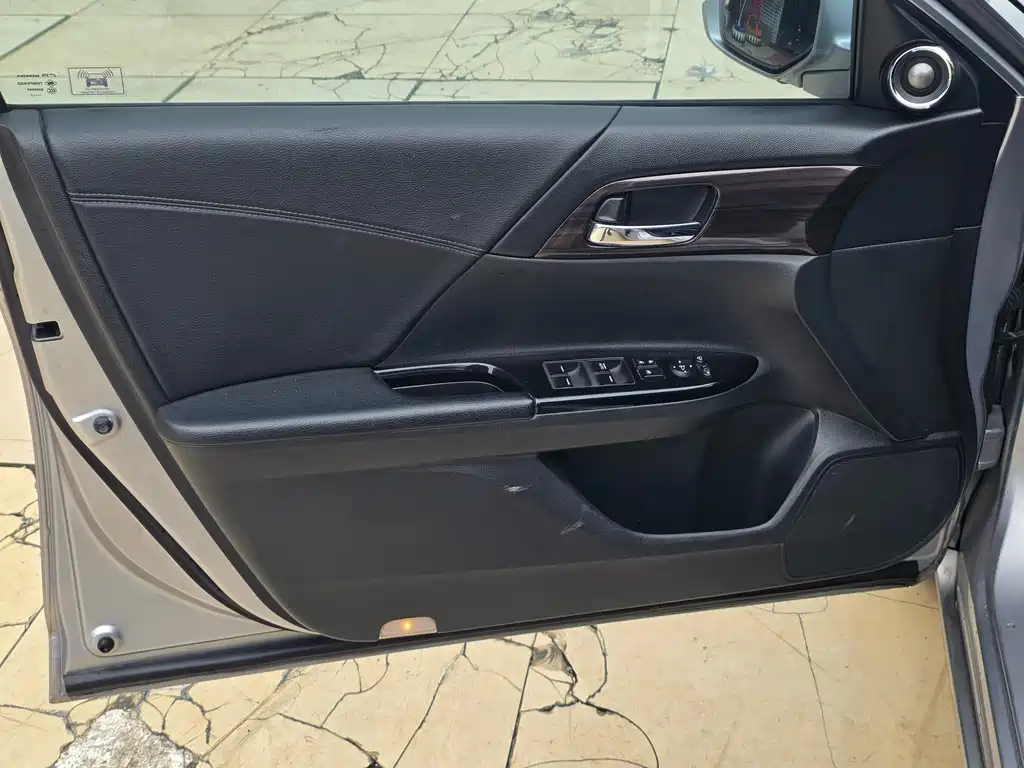 Honda Accord — миниатюра 17