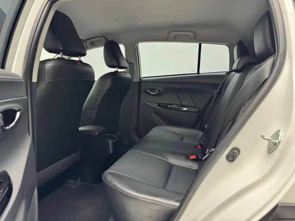 Toyota Yaris L — миниатюра 8