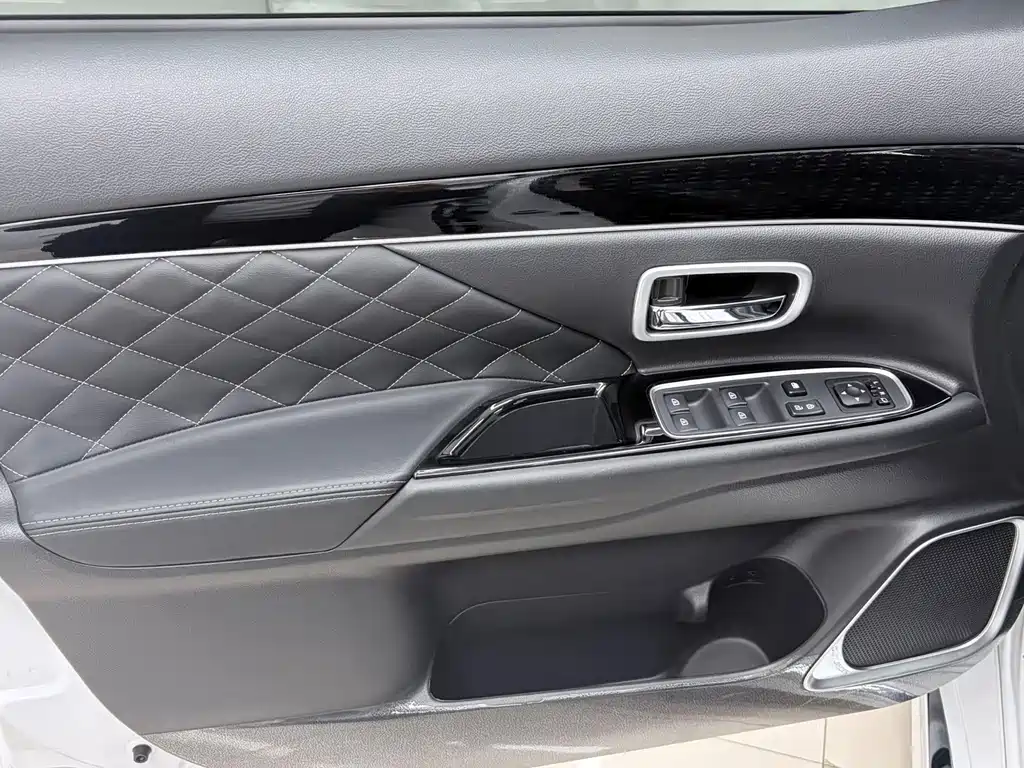 Mitsubishi Outlander — миниатюра 7