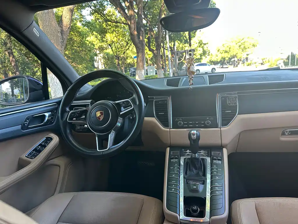 Porsche Macan — миниатюра 13