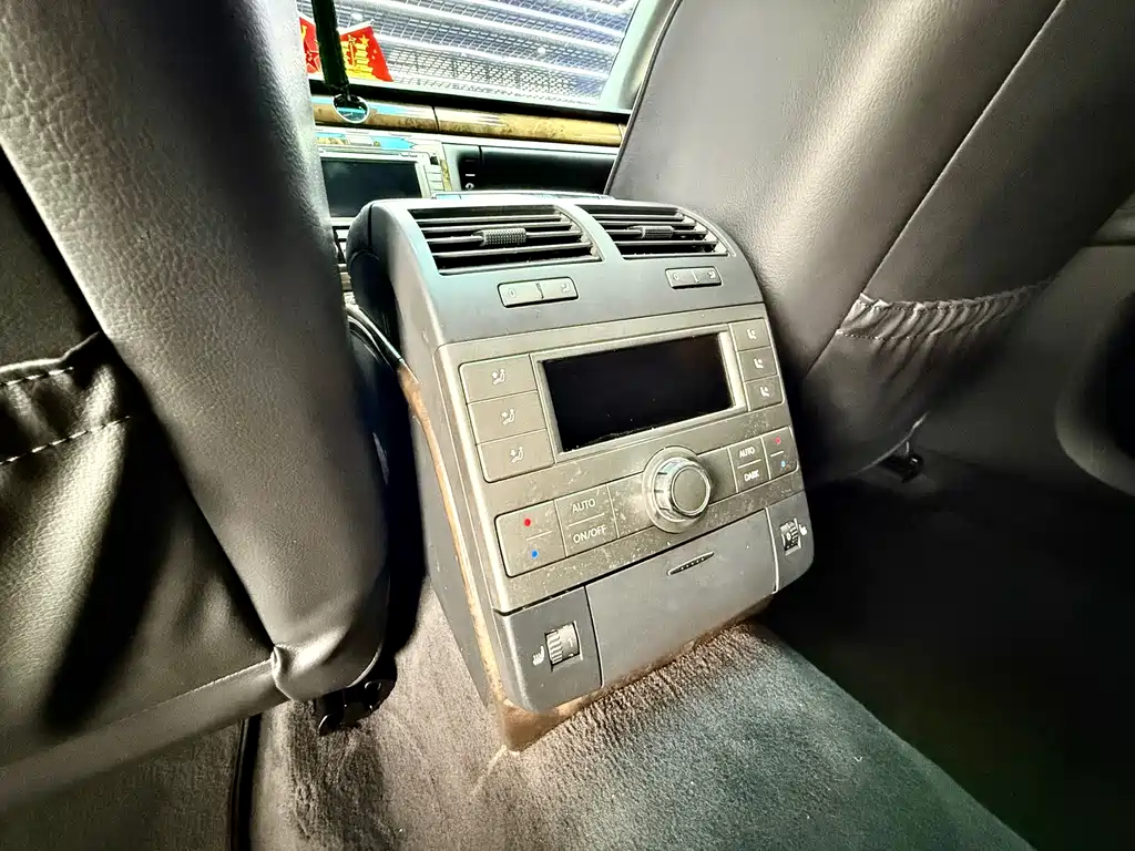 Volkswagen Phaeton — миниатюра 12