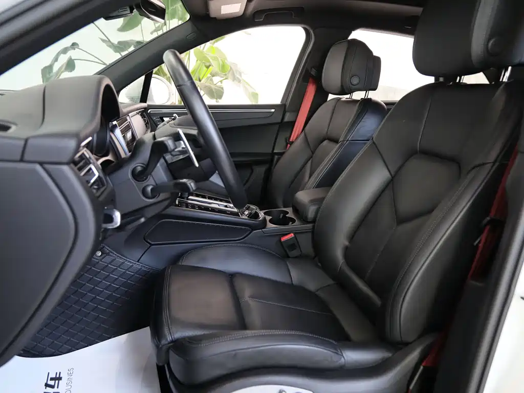 Porsche Macan — миниатюра 7