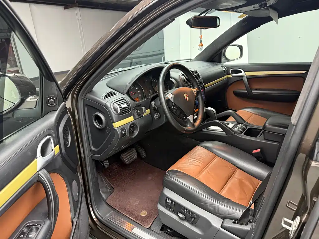 Porsche Cayenne — миниатюра 11
