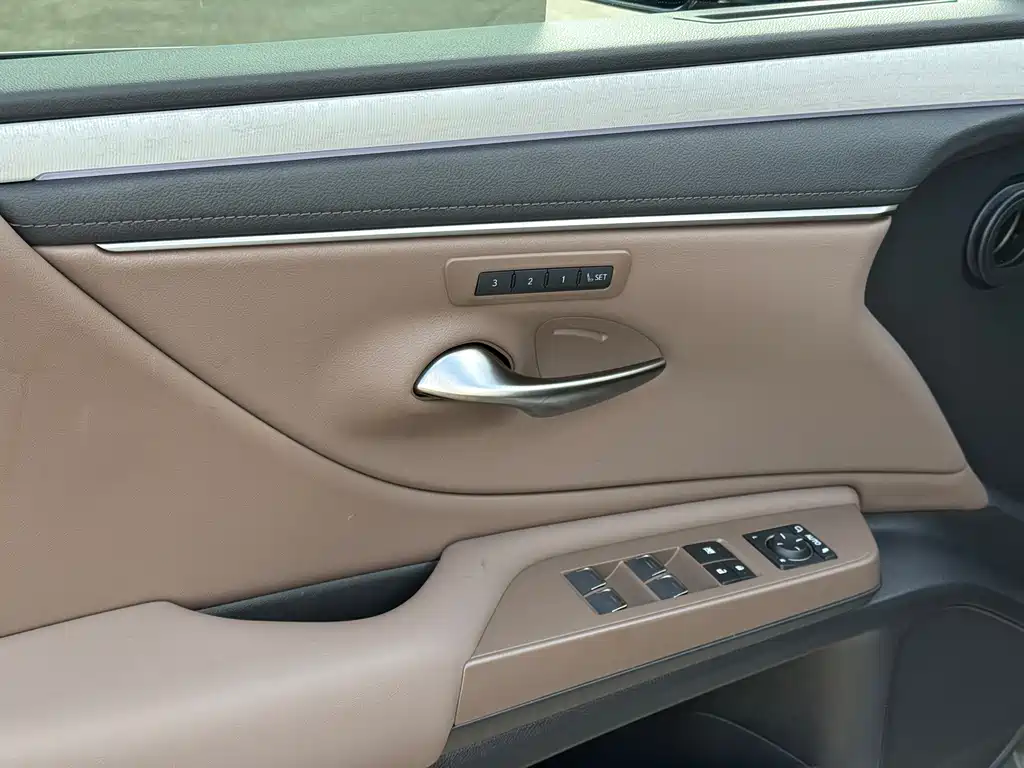 Lexus ES — миниатюра 7