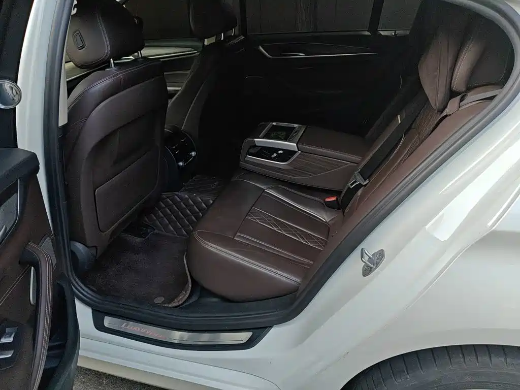 BMW 5 Series — миниатюра 15