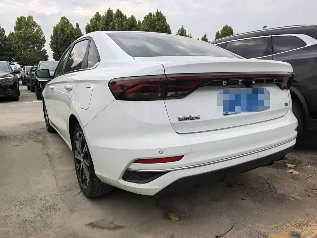 Geely Emgrand — миниатюра 8