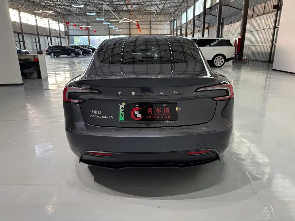 Tesla Model 3 — миниатюра 5