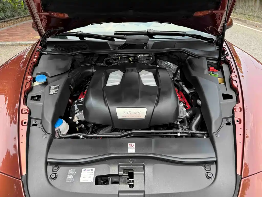 Porsche Cayenne — миниатюра 9