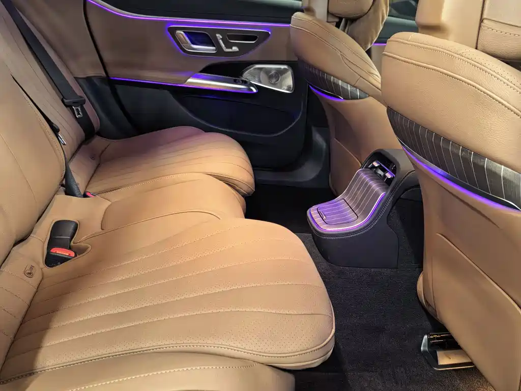 Mercedes-Benz E-Class — миниатюра 7