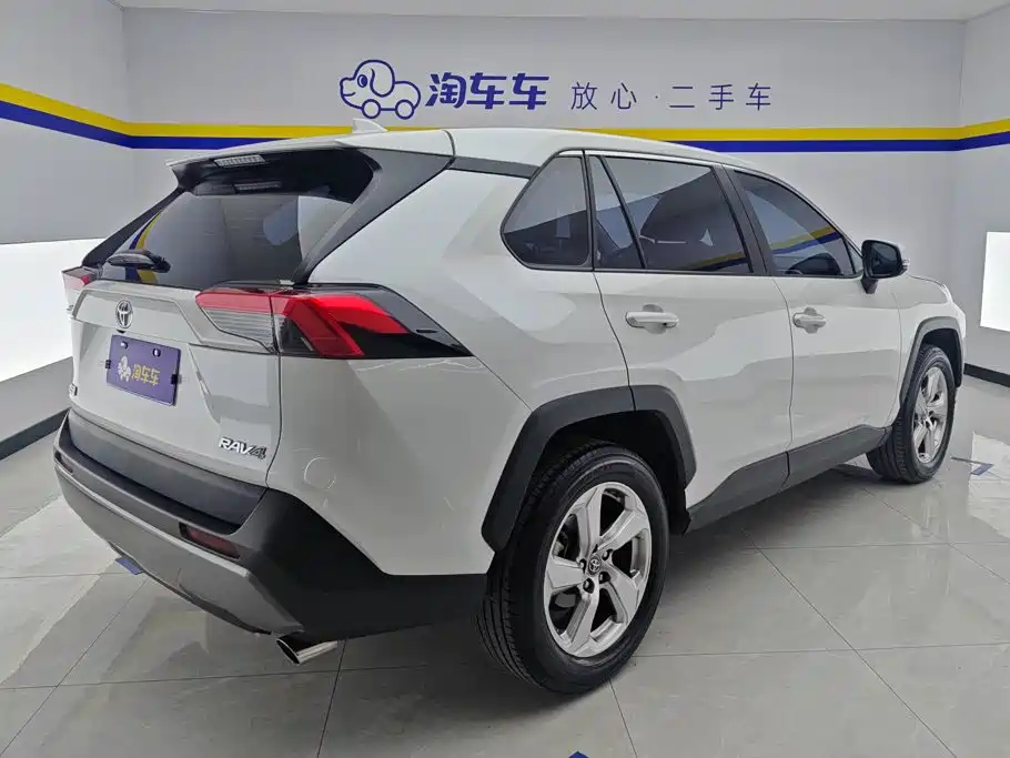 Toyota RAV4 — миниатюра 3