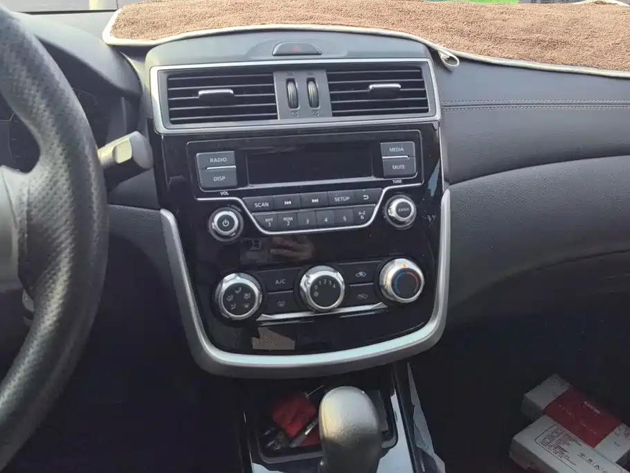 Nissan Tiida — миниатюра 13