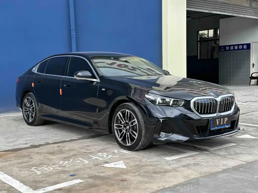 BMW 5 Series — миниатюра 3