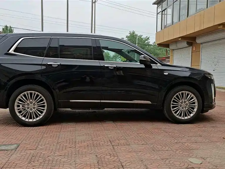 Cadillac XT6 2025 2.0T мест Luxury Executive