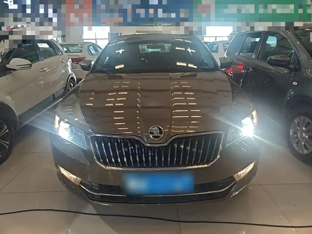 Skoda Superb — миниатюра 3