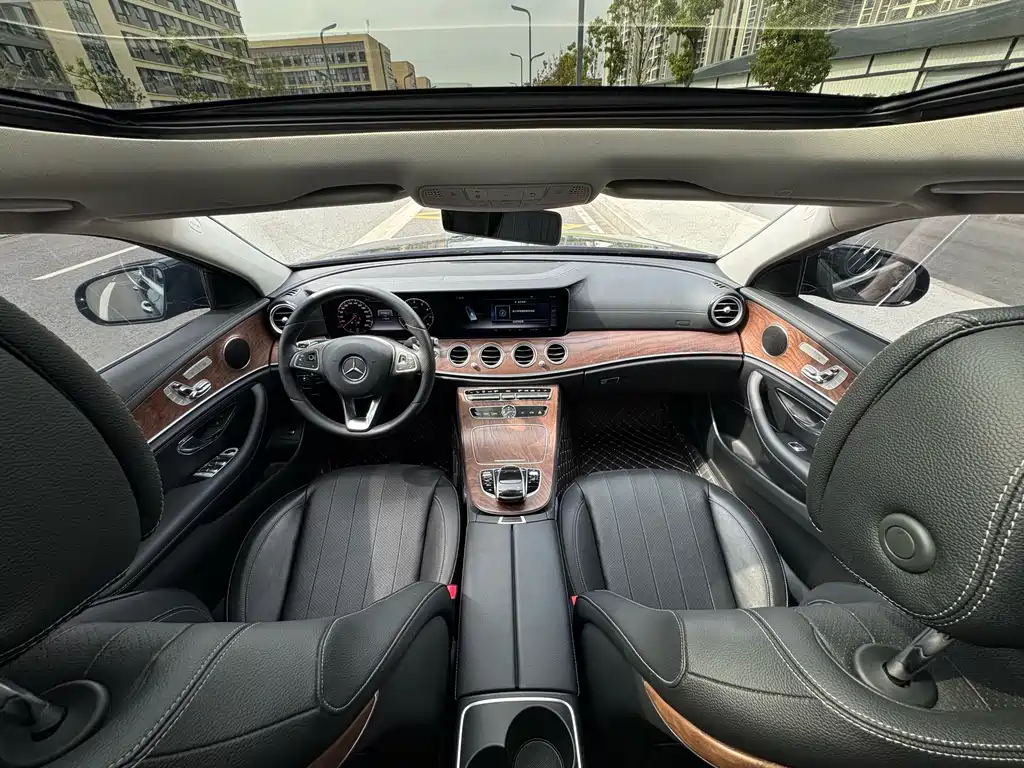Mercedes-Benz E-Class — миниатюра 6