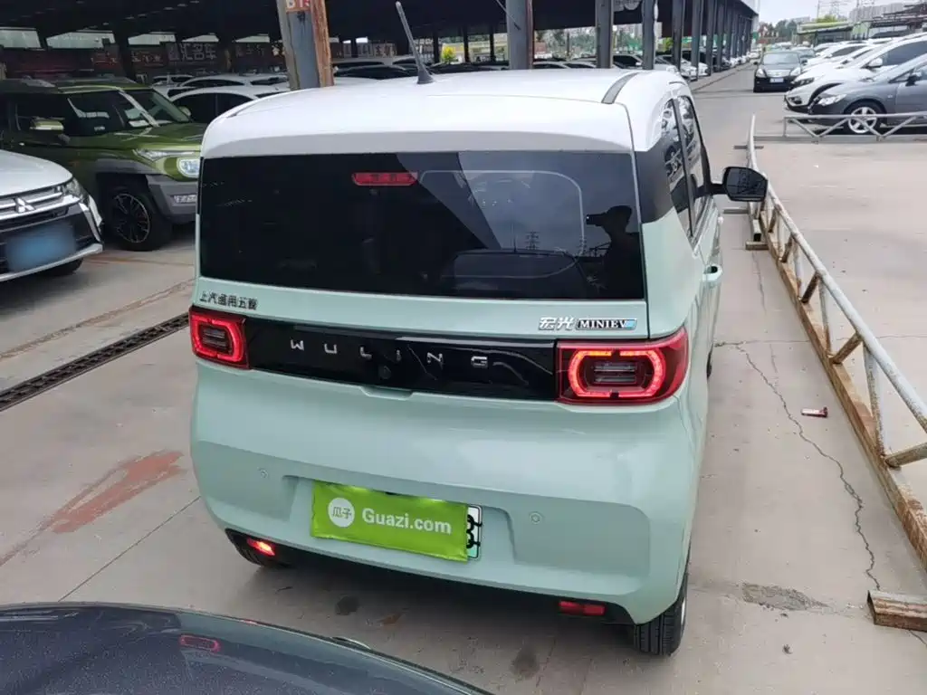 Wuling MINIEV — миниатюра 6