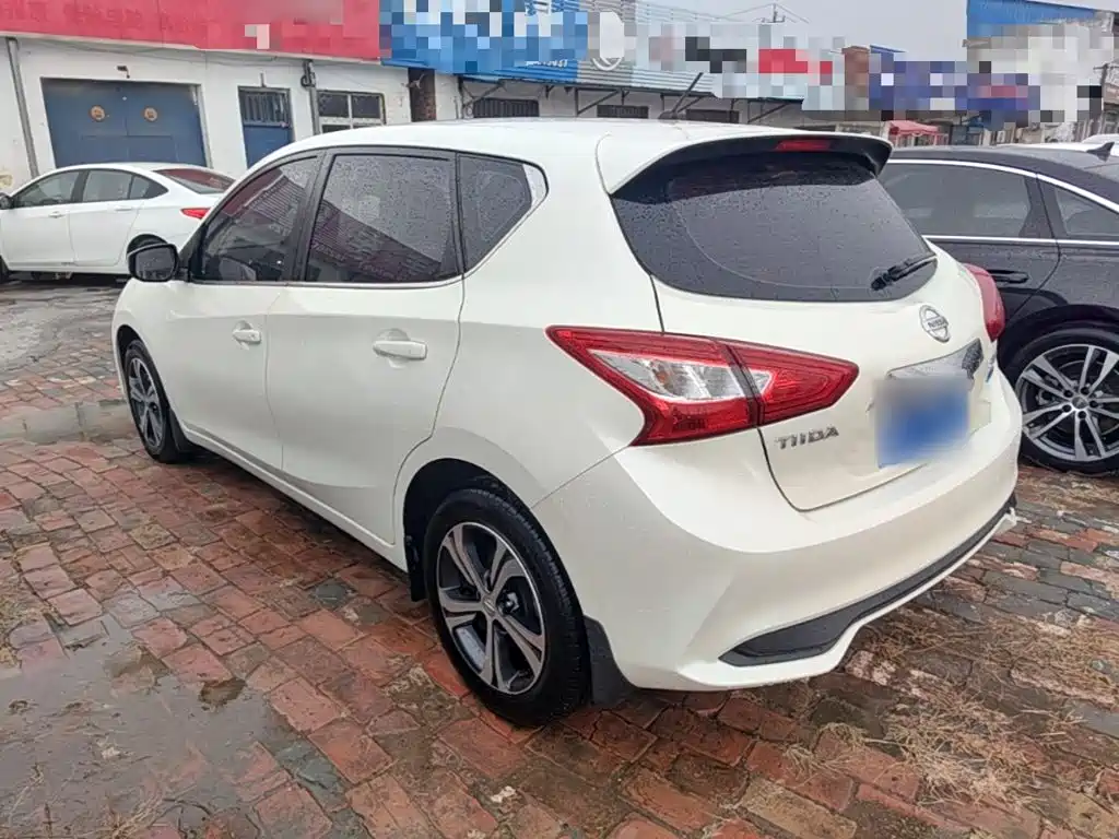 Nissan Tiida — миниатюра 5