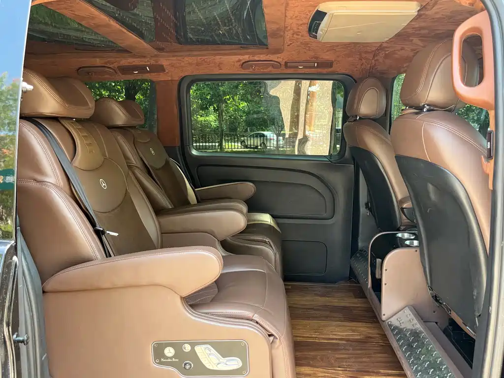 Mercedes-Benz V-Class (Import) — миниатюра 12