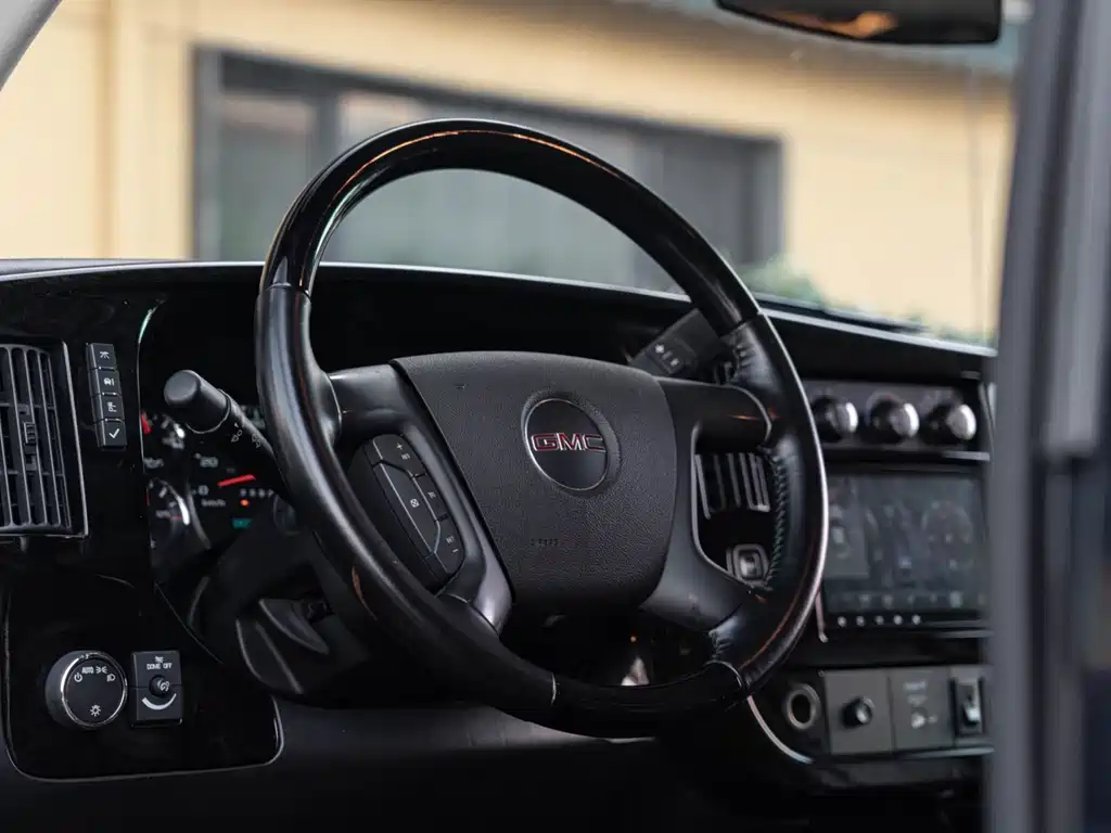 GMC Savana — миниатюра 10